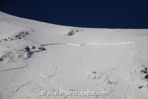 A szakadásperem, baloldalt nyomokkal